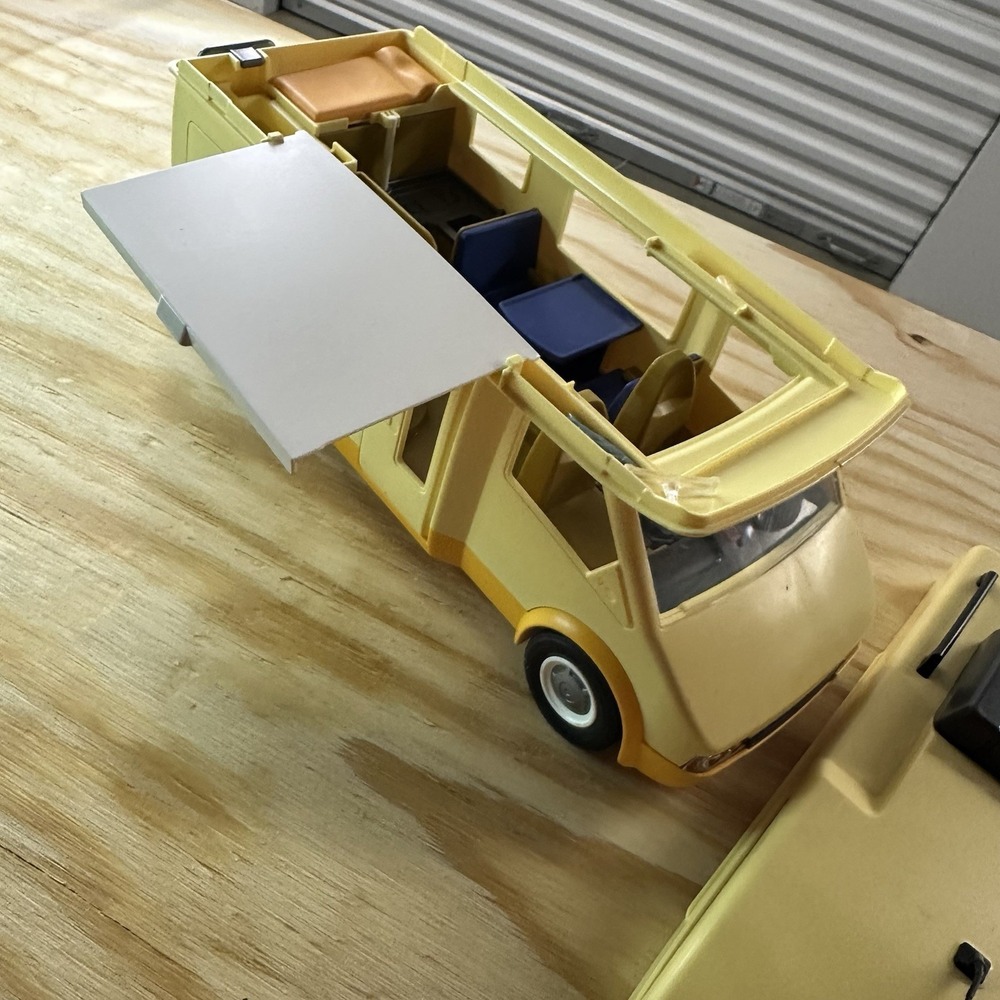 Playmobil 3261 Family Camper RV Motorhome with Figures and accessories +2006 - Picture 6 of 11